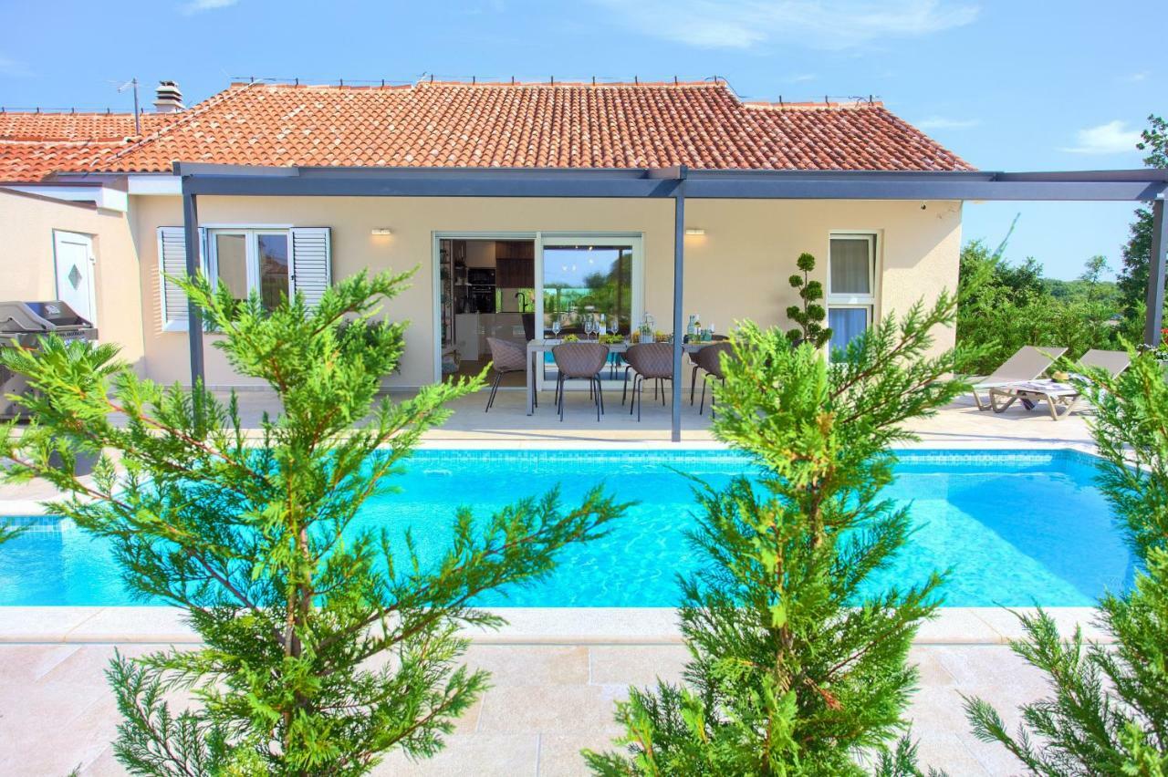 Holiday Home Elegant Vrh  Luaran gambar