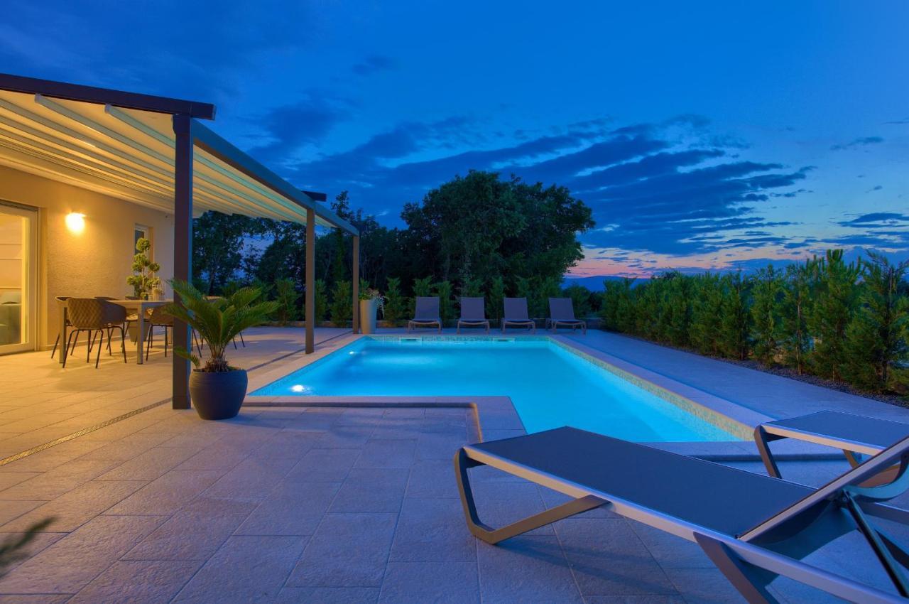 Holiday Home Elegant Vrh  Luaran gambar