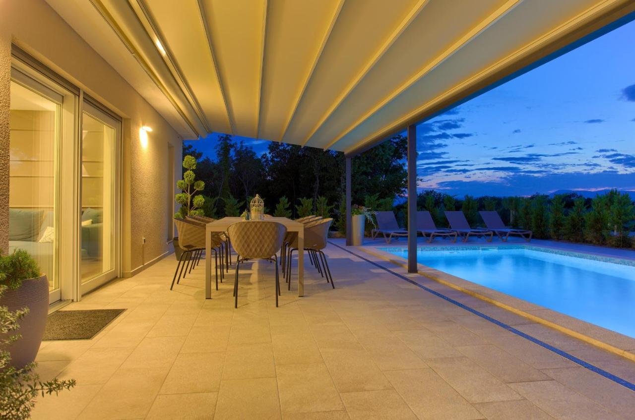 Holiday Home Elegant Vrh  Luaran gambar